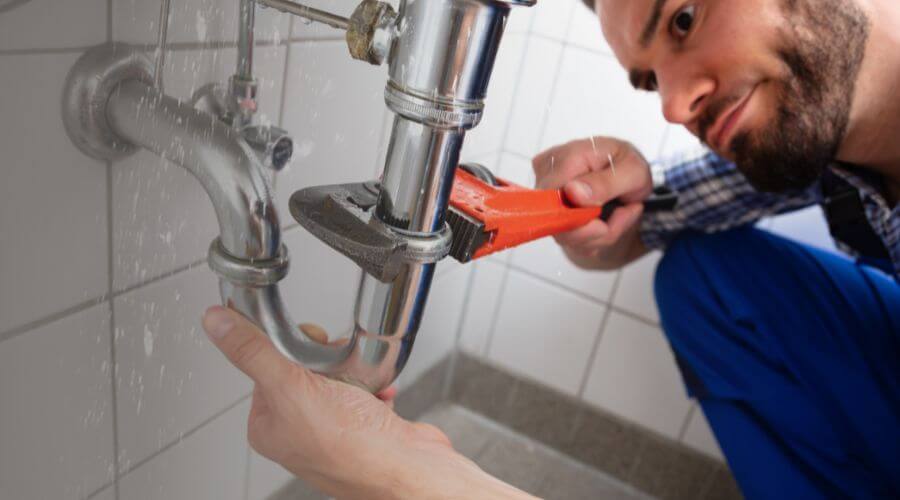 Professional same day plumber in Groves, TX